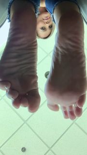 Kyle Unfug feet photo 3
