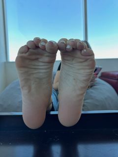 Kyle Unfug feet photo 17