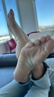 Kyle Unfug feet photo 7