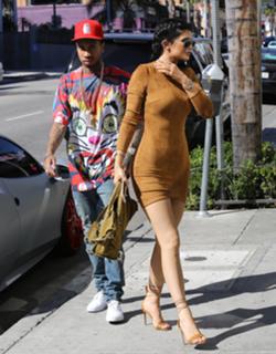 Kylie Jenner feet photo thumbnail
