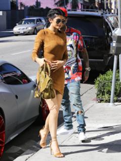 Kylie Jenner feet photo thumbnail