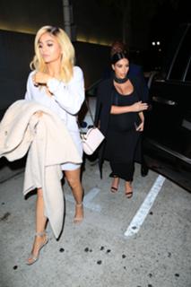 Kylie Jenner feet photo thumbnail