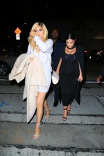 Kylie Jenner feet photo thumbnail