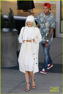 Kylie Jenner feet photo thumbnail