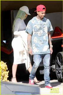 Kylie Jenner feet photo thumbnail