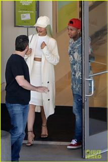 Kylie Jenner feet photo thumbnail