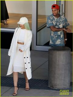 Kylie Jenner feet photo thumbnail