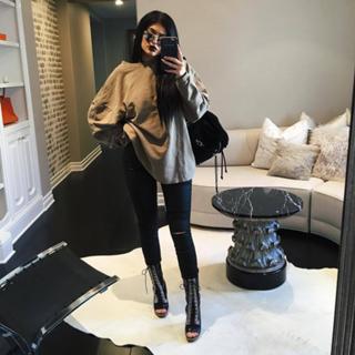 Kylie Jenner feet photo thumbnail