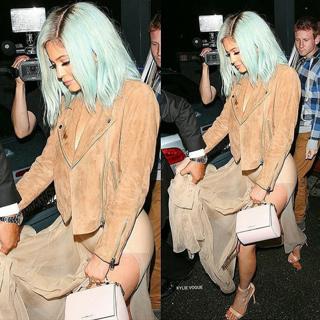 Kylie Jenner feet photo thumbnail