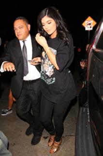 Kylie Jenner feet photo thumbnail