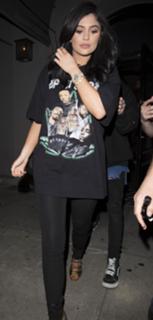 Kylie Jenner feet photo thumbnail
