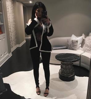 Kylie Jenner feet photo thumbnail