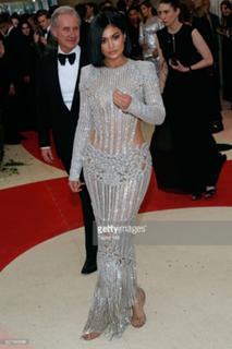 Kylie Jenner feet photo thumbnail