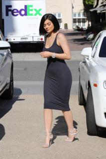 Kylie Jenner feet photo thumbnail