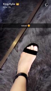 Kylie Jenner feet photo thumbnail