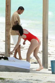 Kylie Jenner feet photo thumbnail