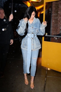 Kylie Jenner feet photo thumbnail