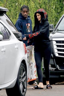Kylie Jenner feet photo thumbnail