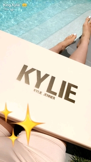 Kylie Jenner feet photo thumbnail