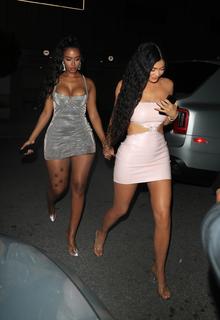 Kylie Jenner feet photo thumbnail