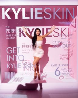 Kylie Jenner feet photo thumbnail