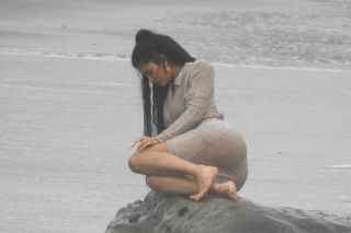 Kylie Jenner feet photo thumbnail