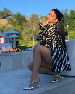 Kylie Jenner feet photo thumbnail