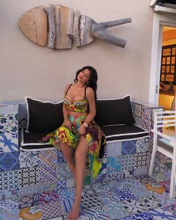 Kylie Jenner feet photo thumbnail
