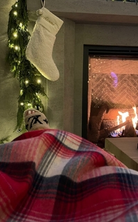 Kylie Jenner feet photo thumbnail