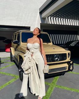 Kylie Jenner feet photo thumbnail