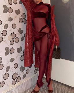 Kylie Jenner feet photo thumbnail