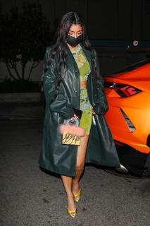 Kylie Jenner feet photo thumbnail