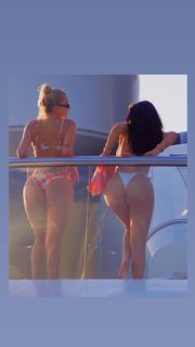 Kylie Jenner feet photo thumbnail