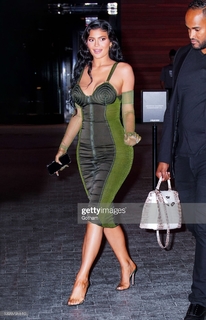 Kylie Jenner feet photo thumbnail