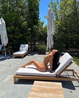Kylie Jenner feet photo thumbnail