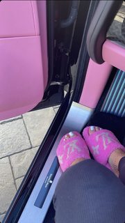 Kylie Jenner feet photo thumbnail