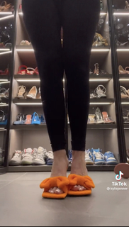 Kylie Jenner feet photo thumbnail
