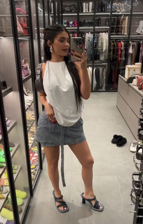 Kylie Jenner feet photo thumbnail