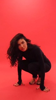 Kylie Jenner feet photo thumbnail