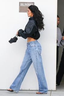 Kylie Jenner feet photo thumbnail