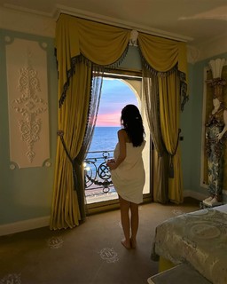 Kylie Jenner feet photo thumbnail