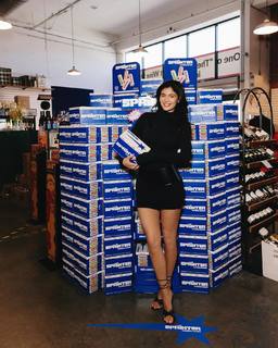 Kylie Jenner feet photo thumbnail