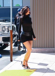 Kylie Jenner feet photo thumbnail