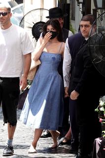 Kylie Jenner feet photo thumbnail