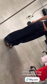 Kylie Jenner feet photo thumbnail
