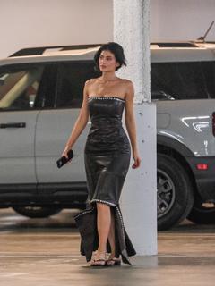 Kylie Jenner feet photo thumbnail