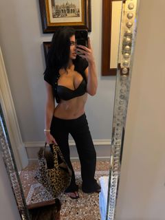 Kylie Jenner feet photo thumbnail