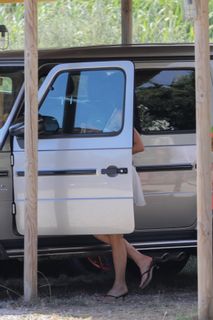 Kylie Jenner feet photo thumbnail