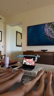 Kylie Jenner feet photo thumbnail