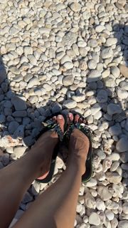 Kylie Jenner feet photo thumbnail